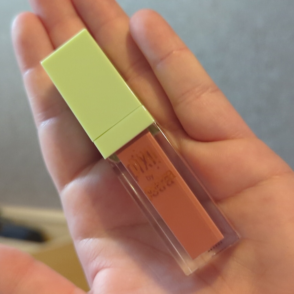 Liquid lipstick